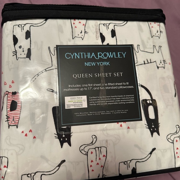 Cynthia Rowley Queen Sheet Set - Playful Cat Design on White - Picture 2 of 2